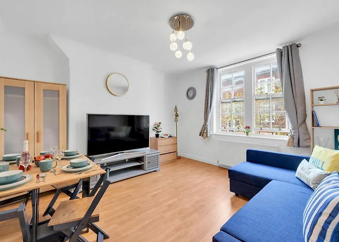 Pass The Keys - Spacious Modern 2Br Flat For 6, 3Min Walk To Hammersmith Station