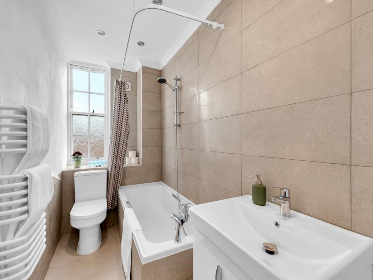 Pass The Keys - Spacious Modern 2br Flat For 6, 3min Walk To Hammersmith Station Appartement